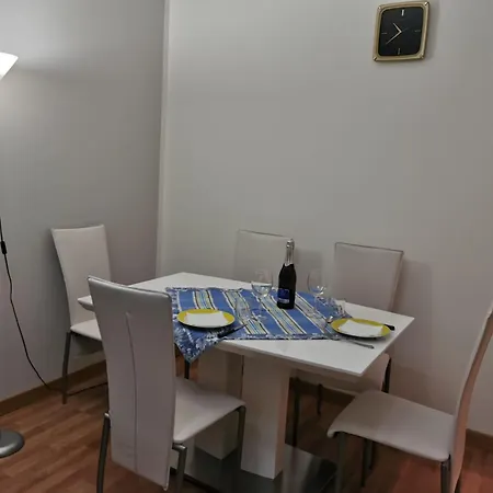 Perfect For Centre And Miramare דירה *