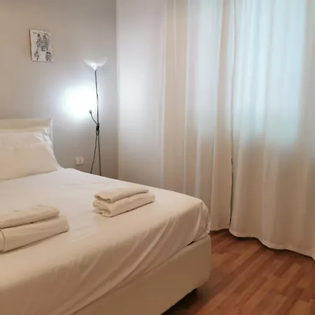 Perfect For Centre And Miramare דירה